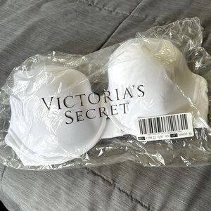 💖 NEW Victoria Secret Full Coverage Bra - Size 38DD T-Shirt Collection